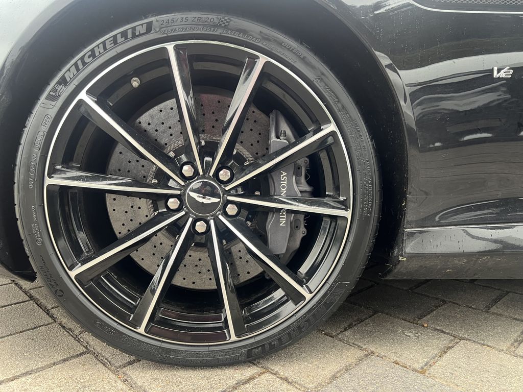 Aston Martin DB9 2016