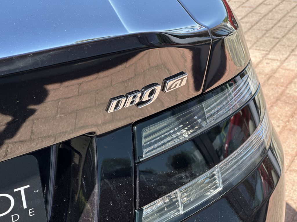 Aston Martin DB9 2016