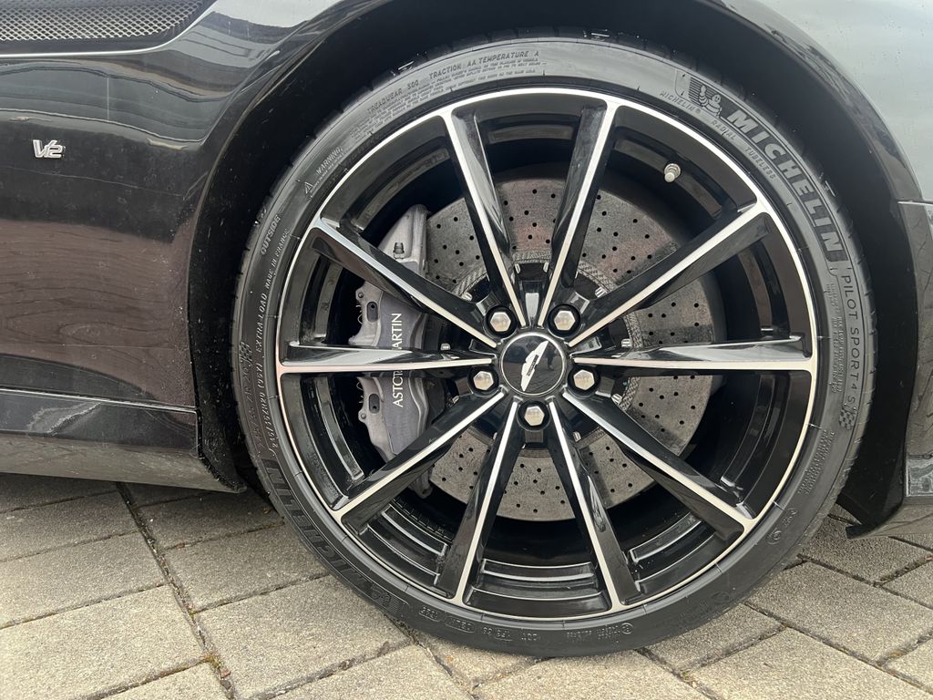 Aston Martin DB9 2016