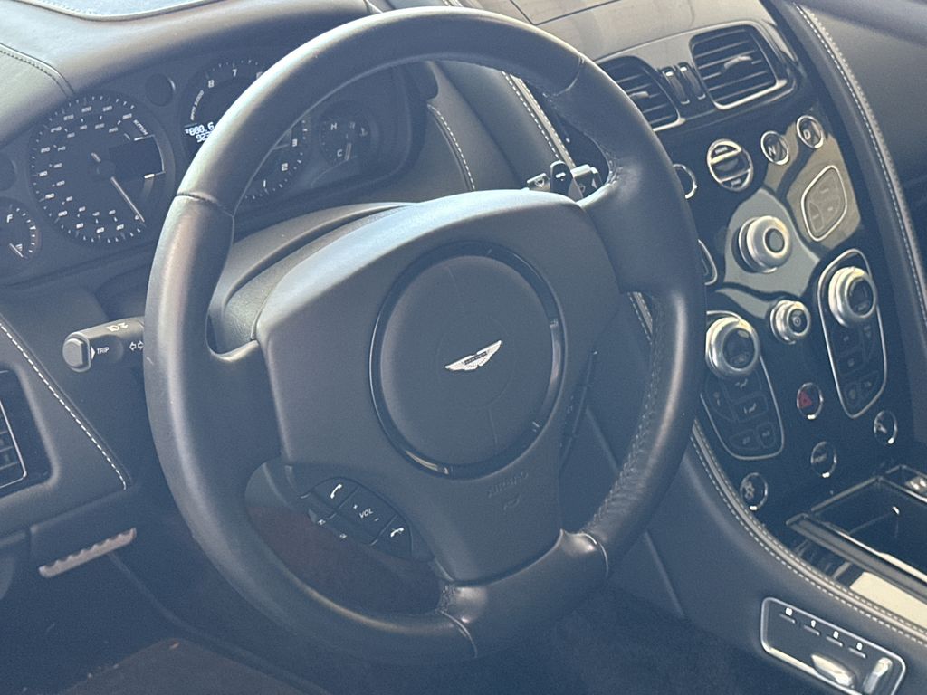 Aston Martin DB9 2016