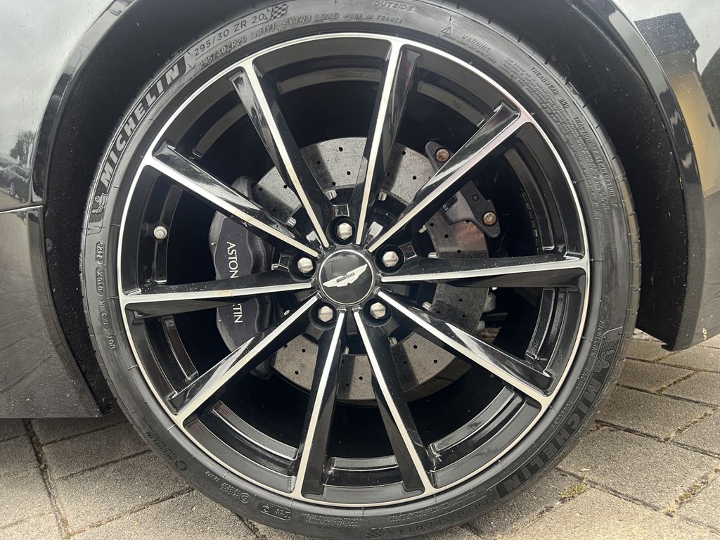 Aston Martin DB9 2016