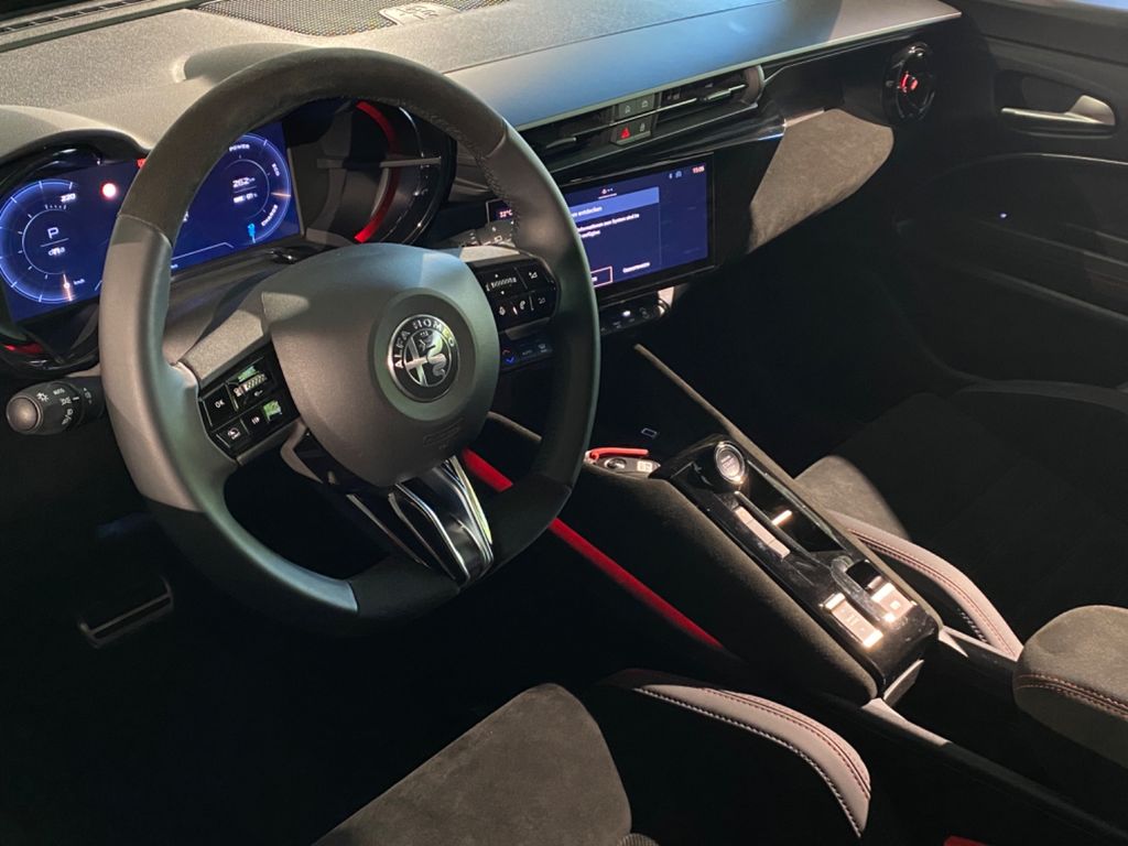 Alfa Romeo Junior 2025