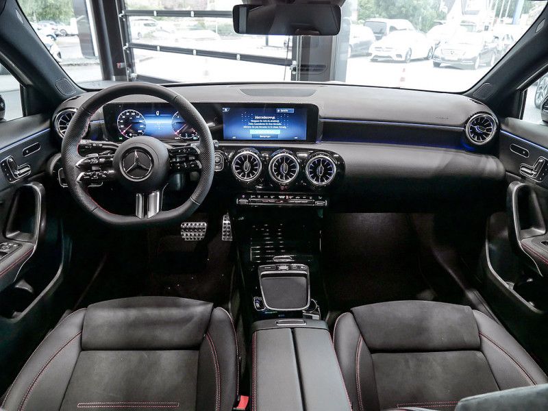 Mercedes-Benz A 200 2025