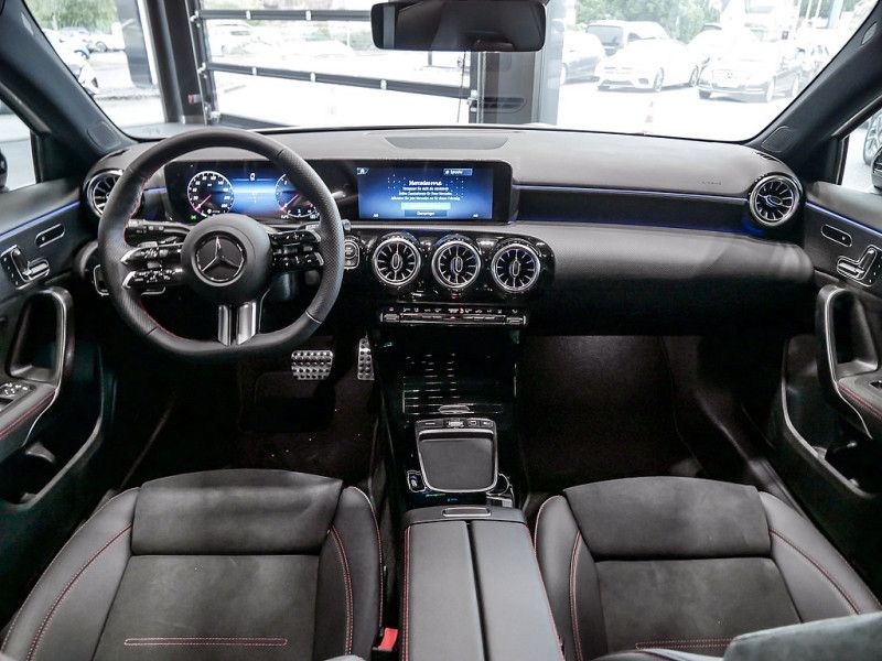 Mercedes-Benz A 200 2025