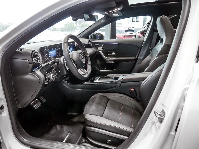 Mercedes-Benz A 200 2025