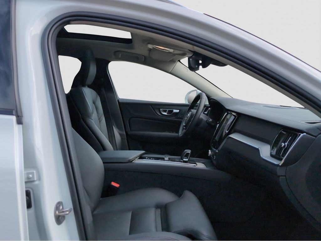 Volvo V60 Cross Country 2024