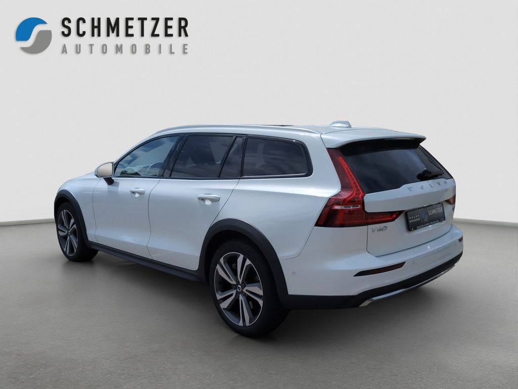 Volvo V60 Cross Country 2024