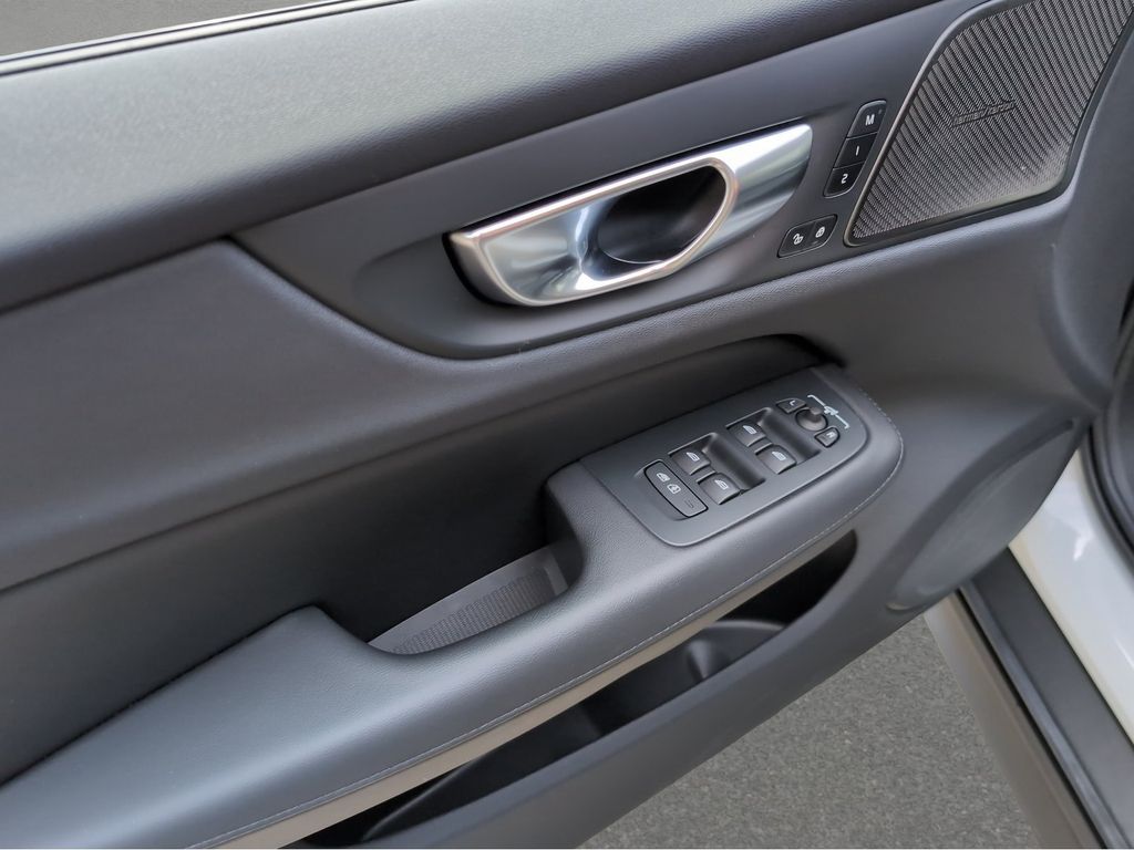 Volvo V60 Cross Country 2024