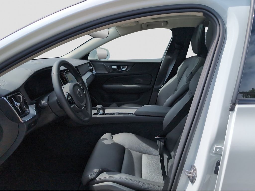 Volvo V60 Cross Country 2024