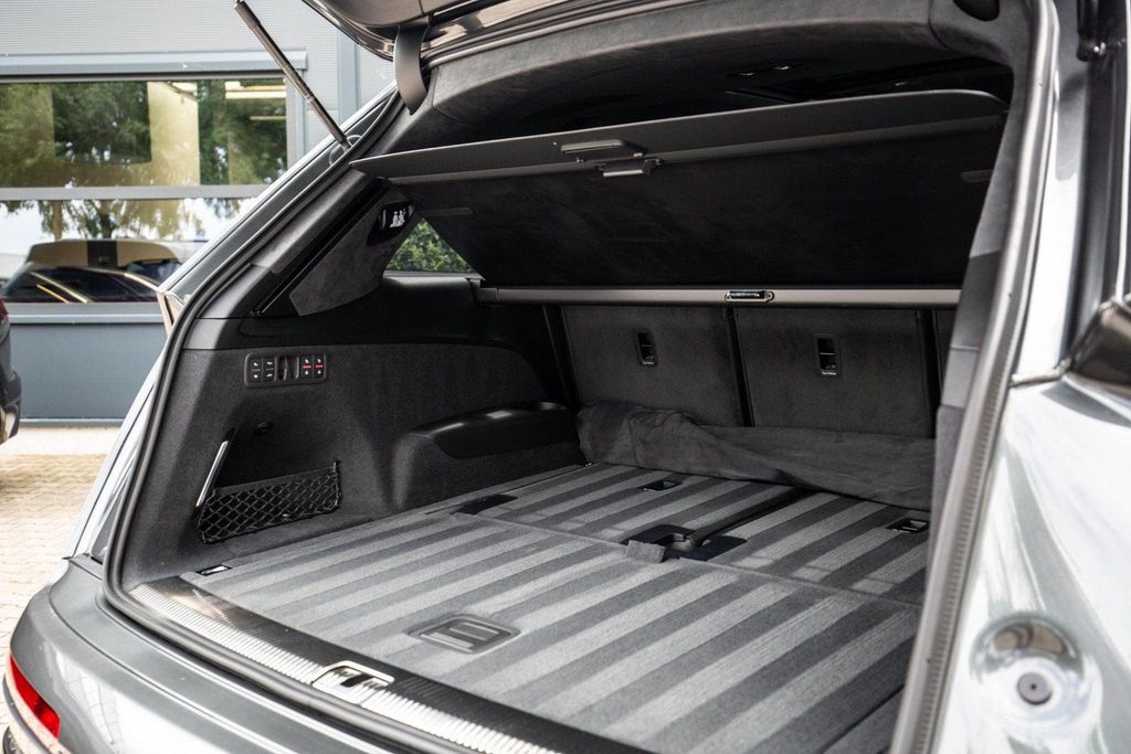 Audi SQ7 2025