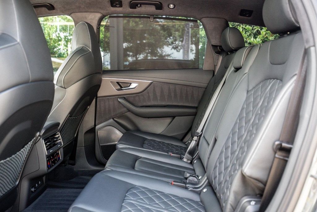 Audi SQ7 2025