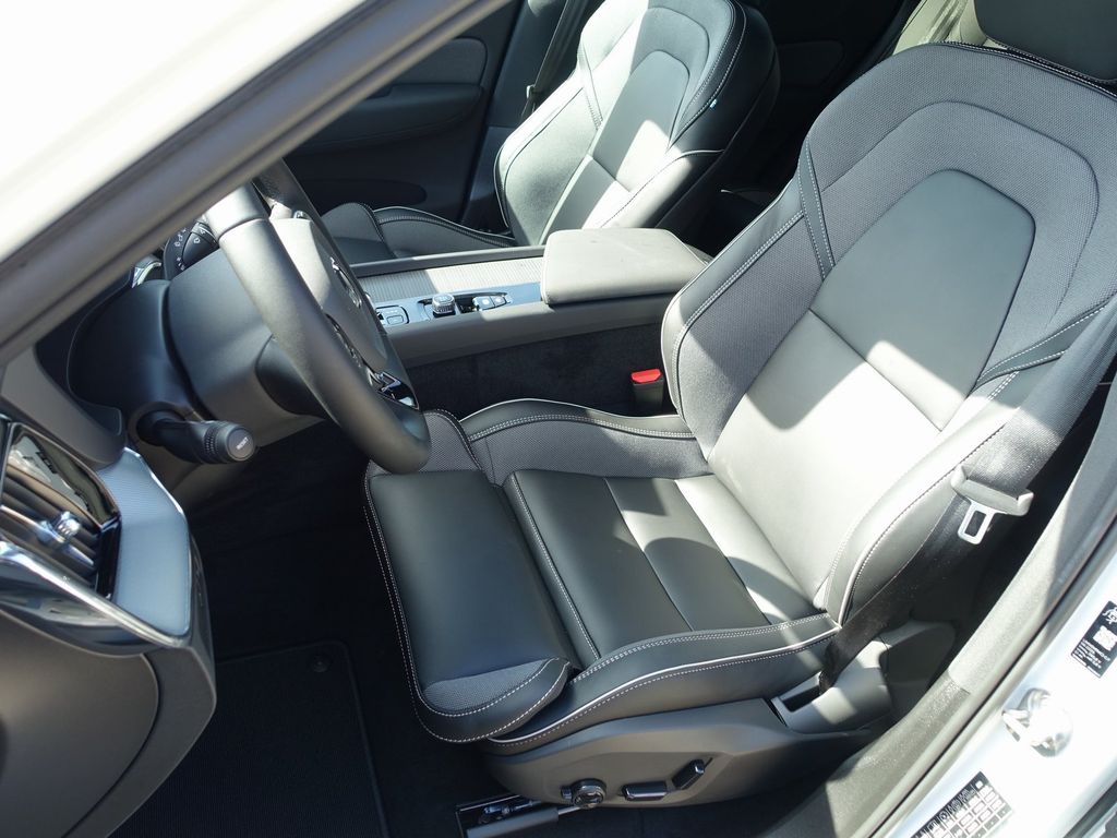 Volvo XC60 2025