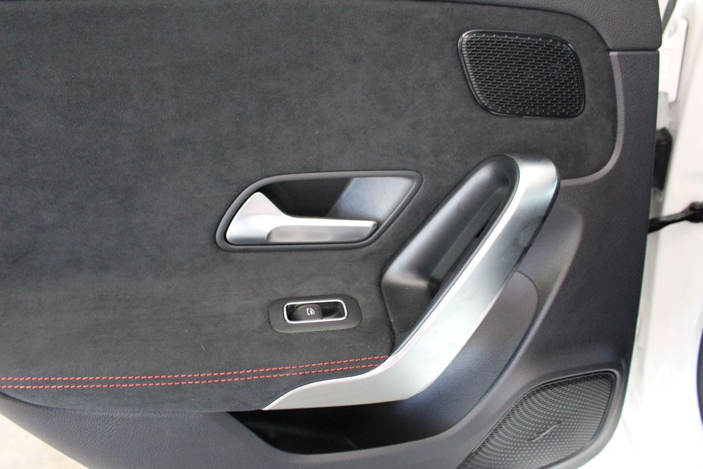 Mercedes-Benz CLA 200 2024