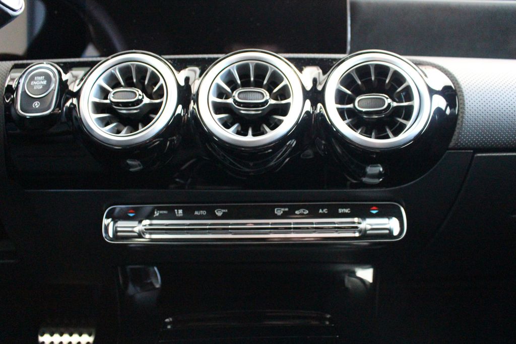 Mercedes-Benz CLA 200 2024