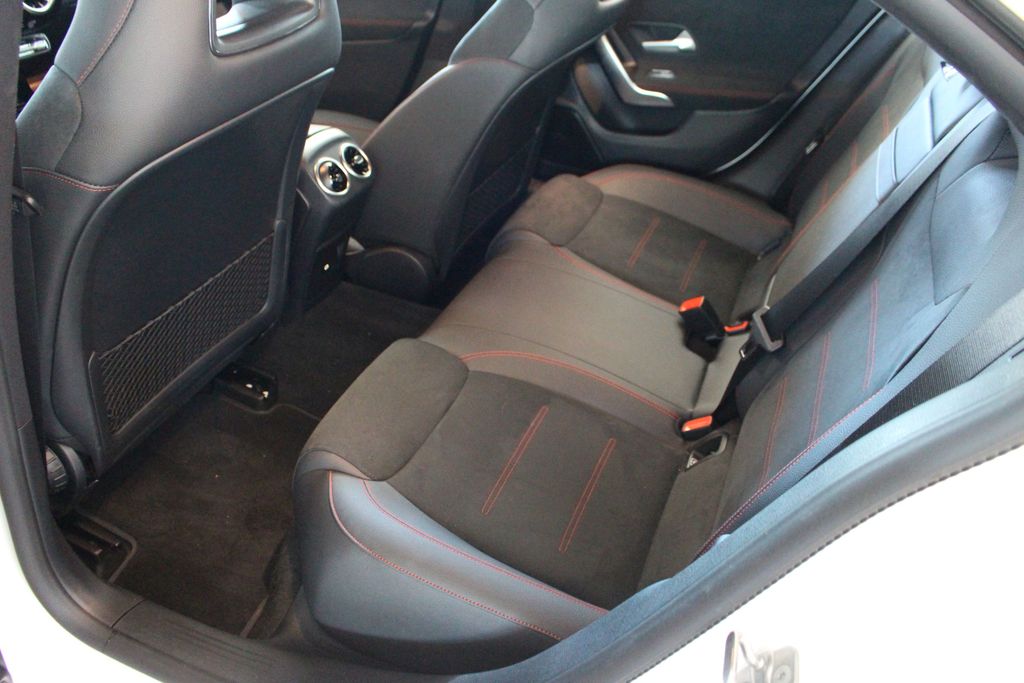 Mercedes-Benz CLA 200 2024