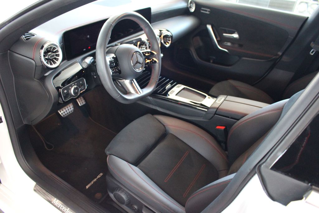 Mercedes-Benz CLA 200 2024