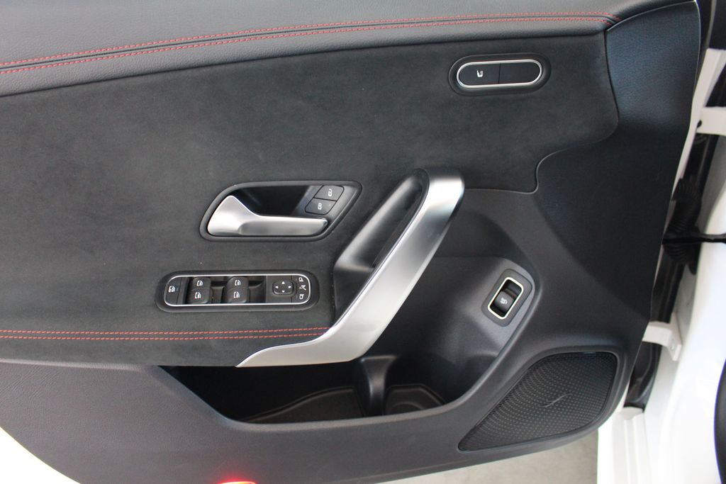 Mercedes-Benz CLA 200 2024