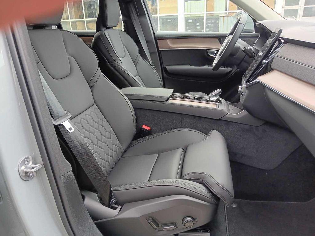 Volvo XC90 2025