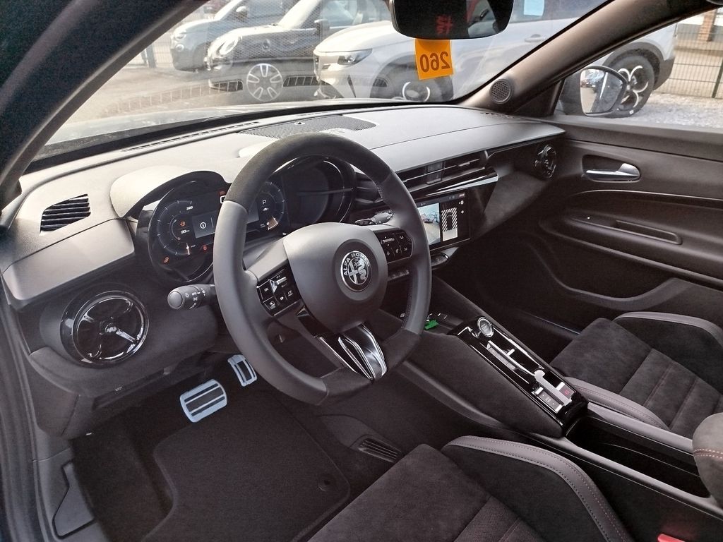 Alfa Romeo Junior 2025