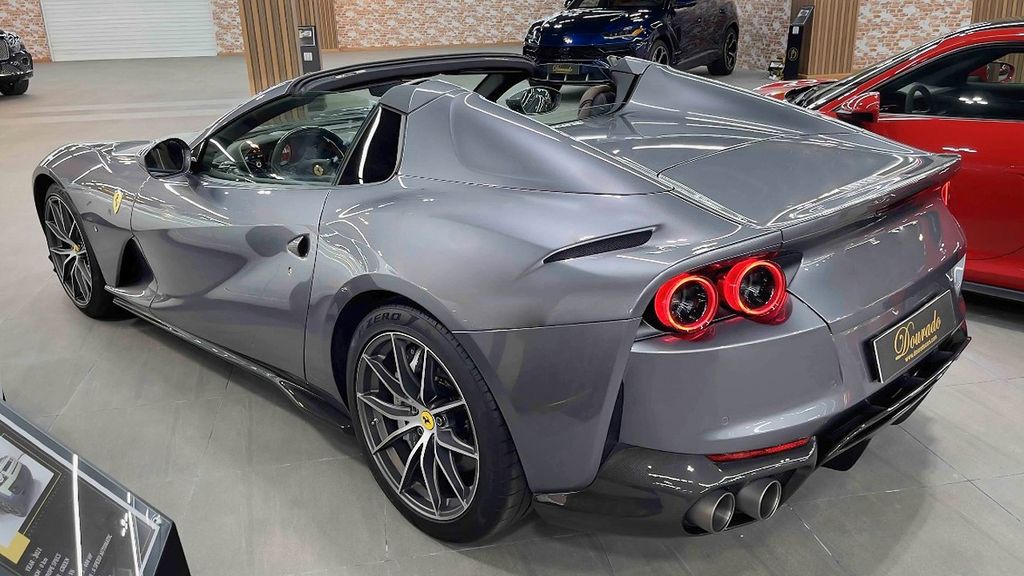 Ferrari 812 2022