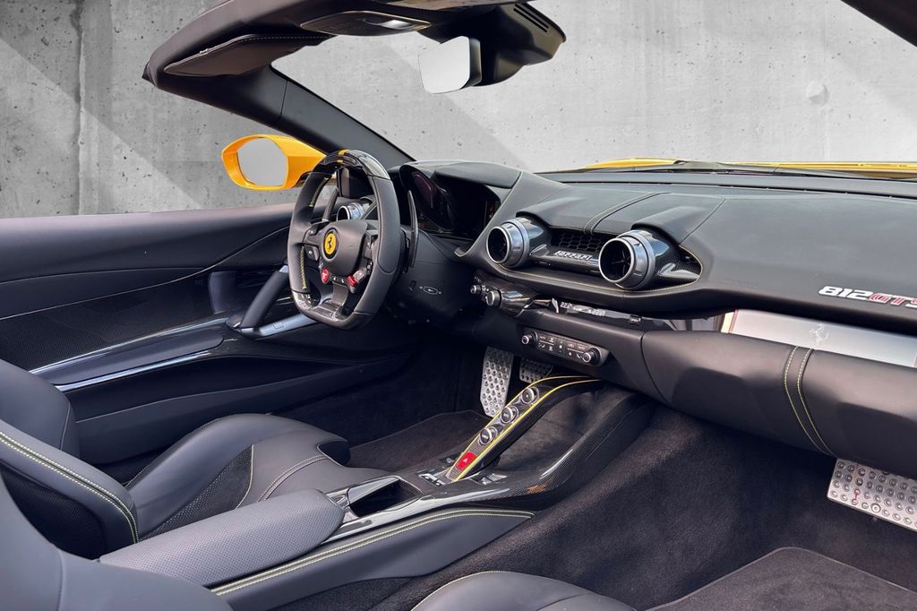 Ferrari 812 2024