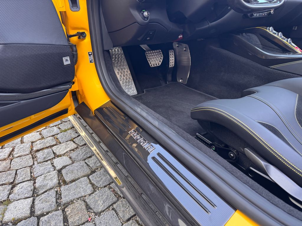 Ferrari 812 2024