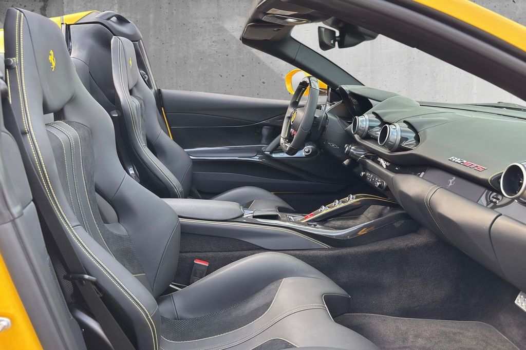 Ferrari 812 2024