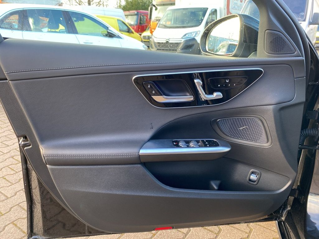 Mercedes-Benz C 300 2025