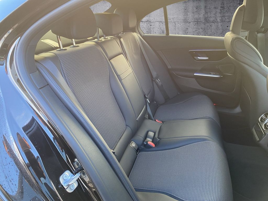 Mercedes-Benz C 300 2025