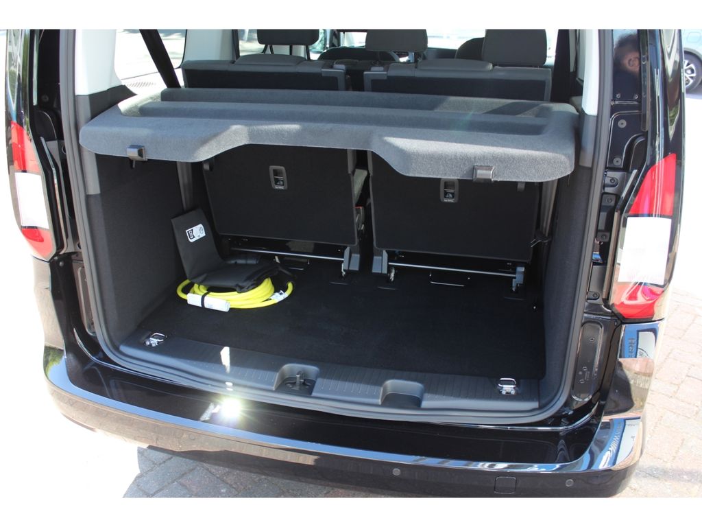 Ford Grand Tourneo 2025