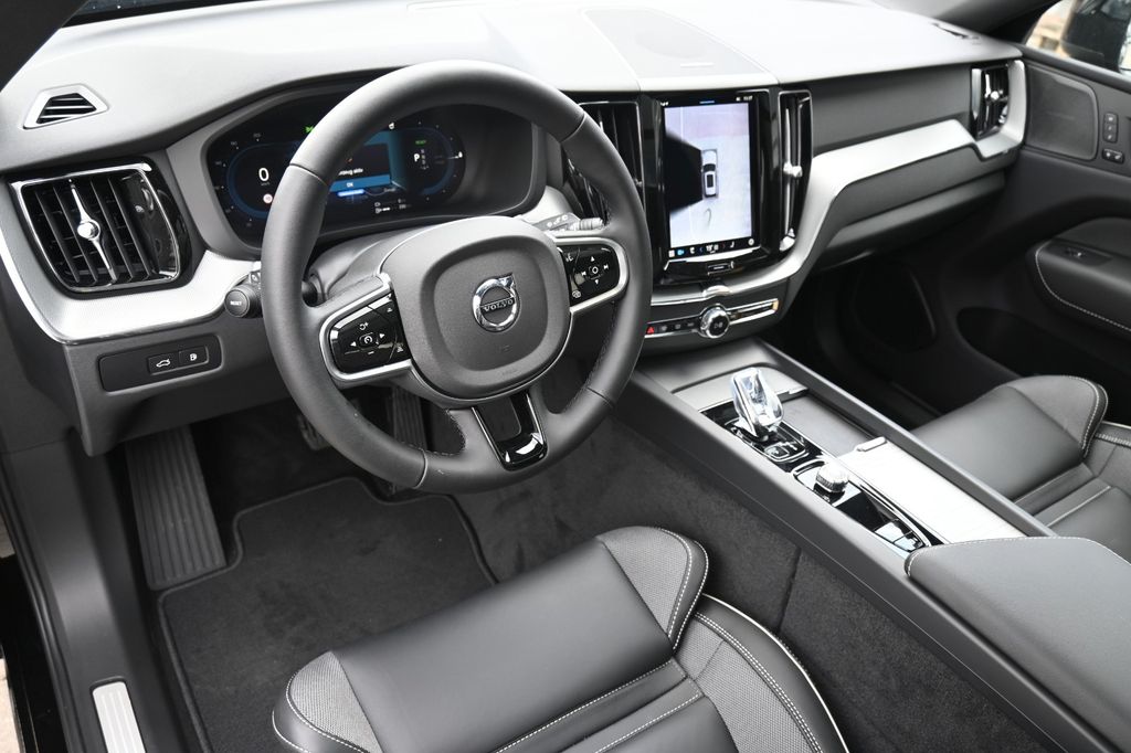 Volvo XC60 2025
