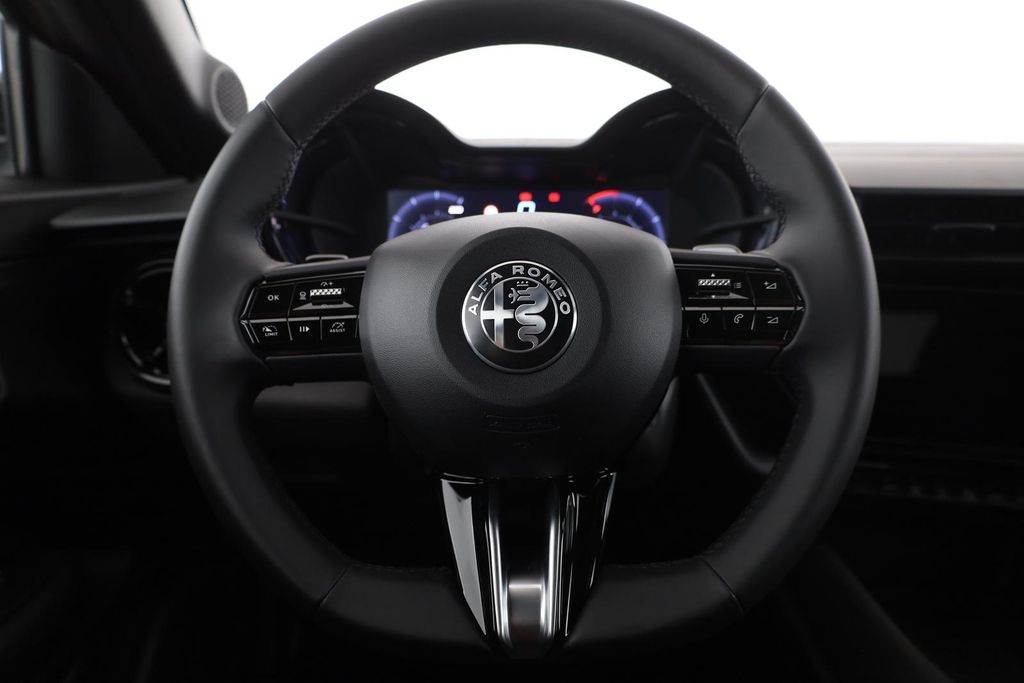 Alfa Romeo Junior 2025