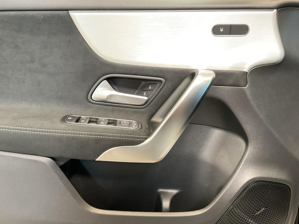 Mercedes-Benz A 200 2025