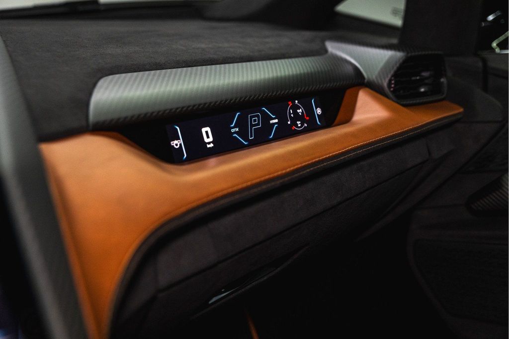 Lamborghini Revuelto 2025