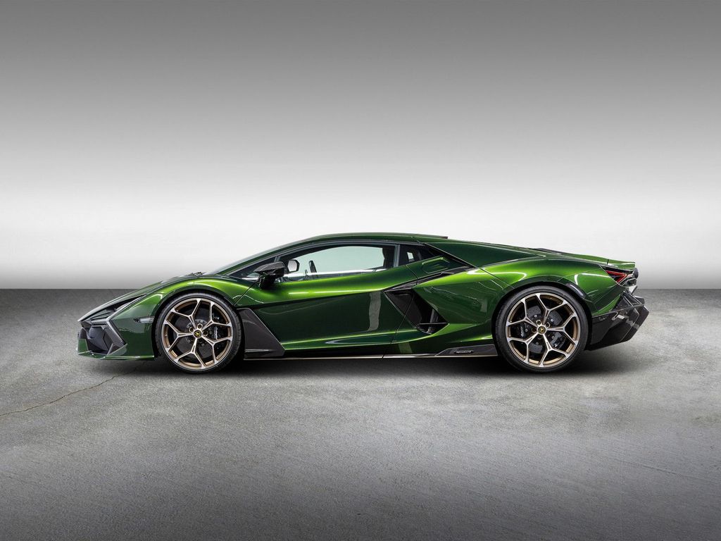 Lamborghini Revuelto 2025