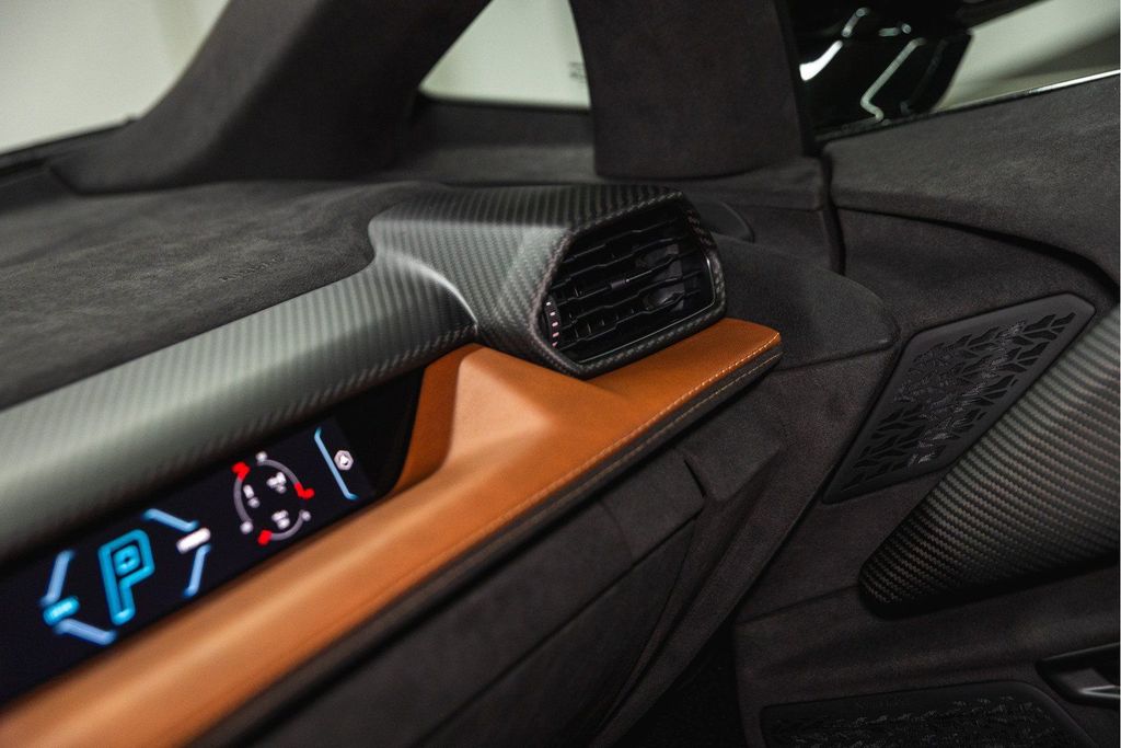 Lamborghini Revuelto 2025