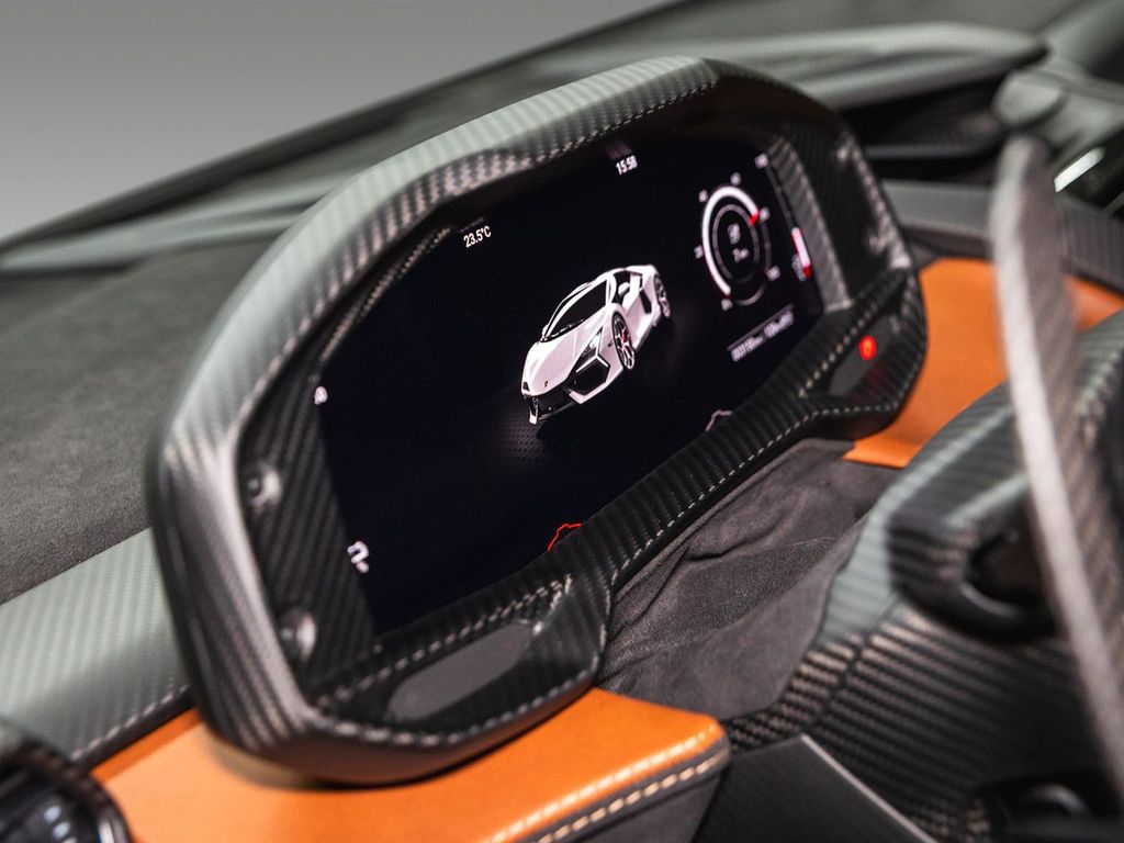 Lamborghini Revuelto 2025