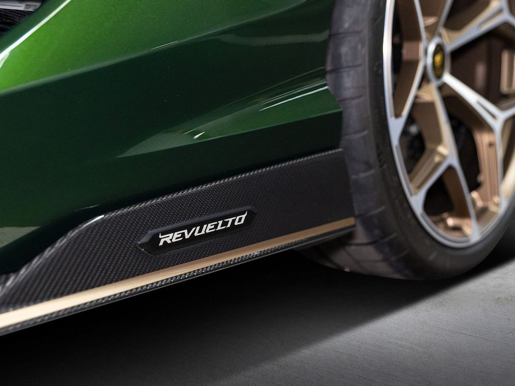 Lamborghini Revuelto 2025