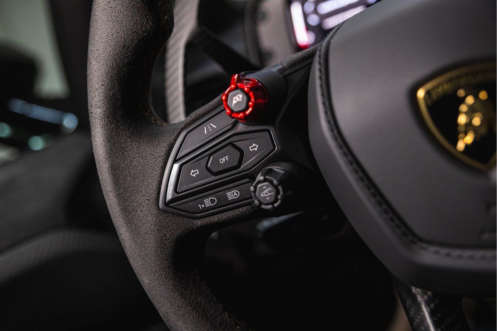 Lamborghini Revuelto 2025