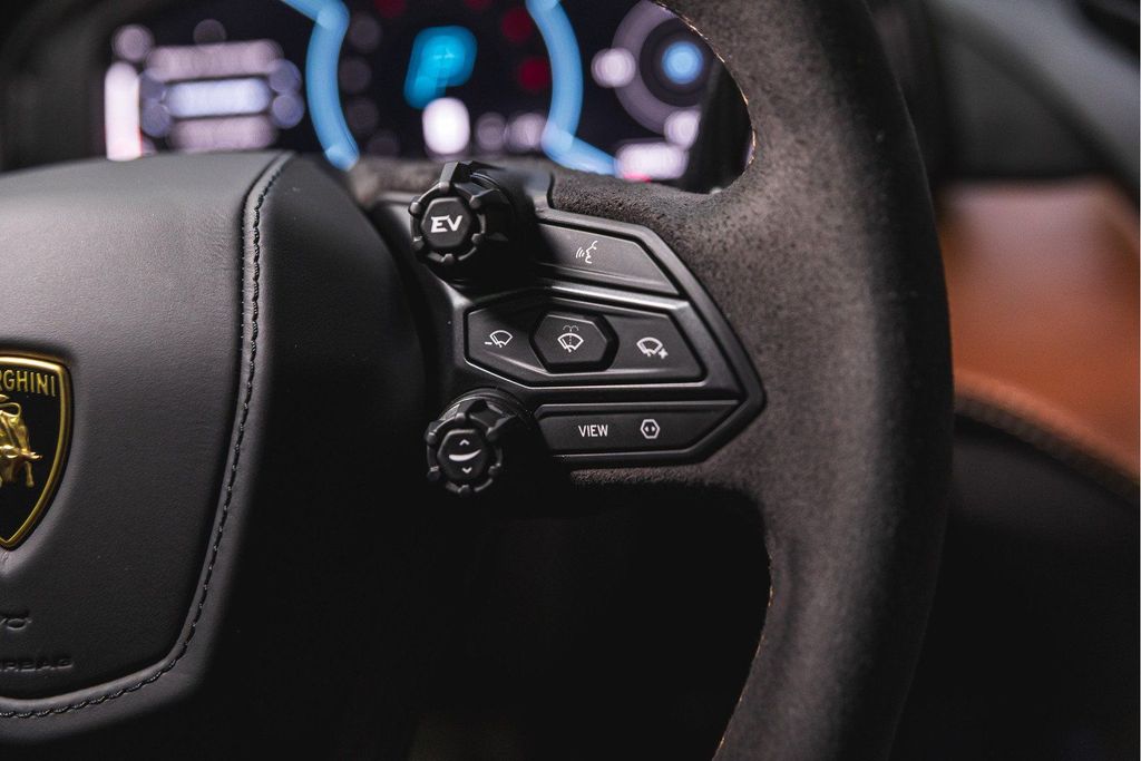 Lamborghini Revuelto 2025