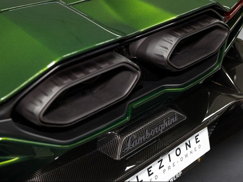 Lamborghini Revuelto 2025