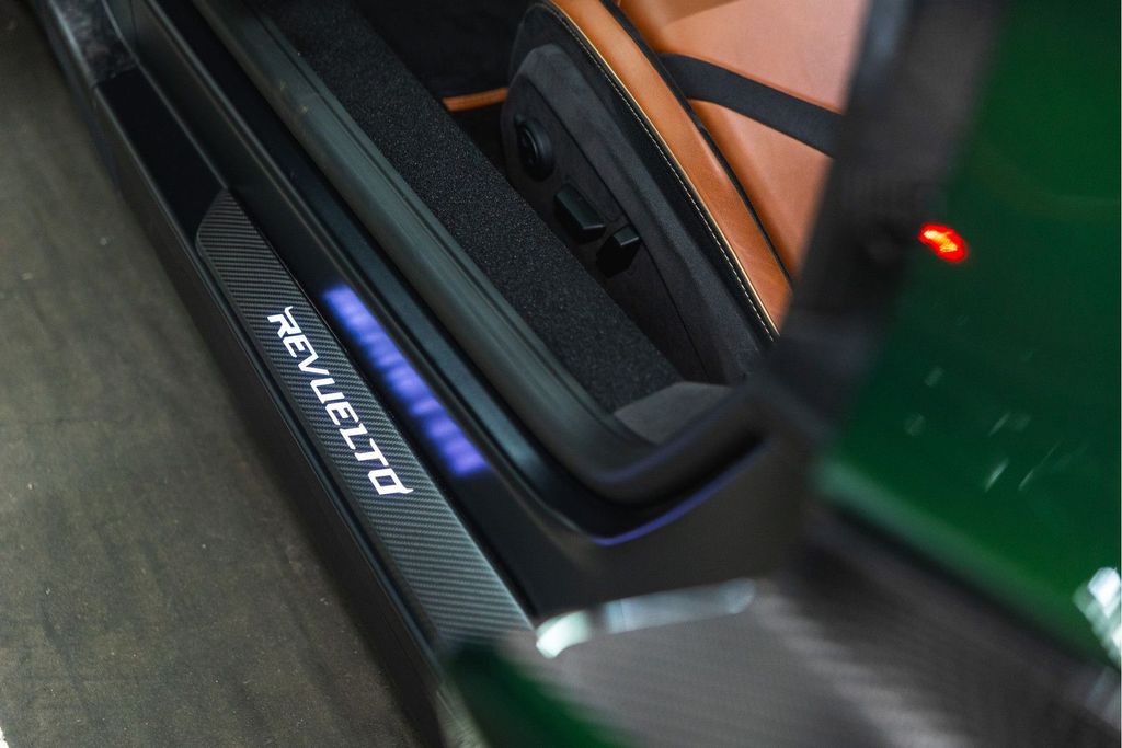 Lamborghini Revuelto 2025