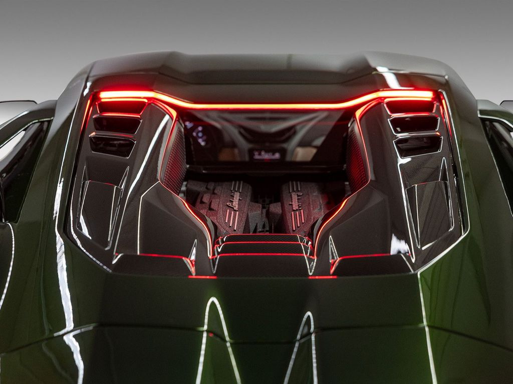 Lamborghini Revuelto 2025