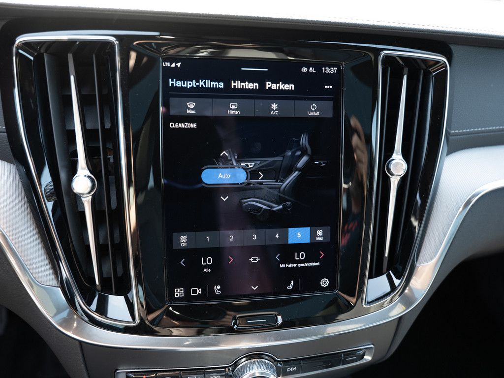 Volvo V60 Cross Country 2023