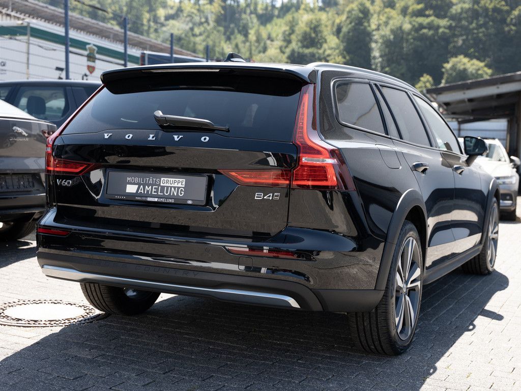 Volvo V60 Cross Country 2023