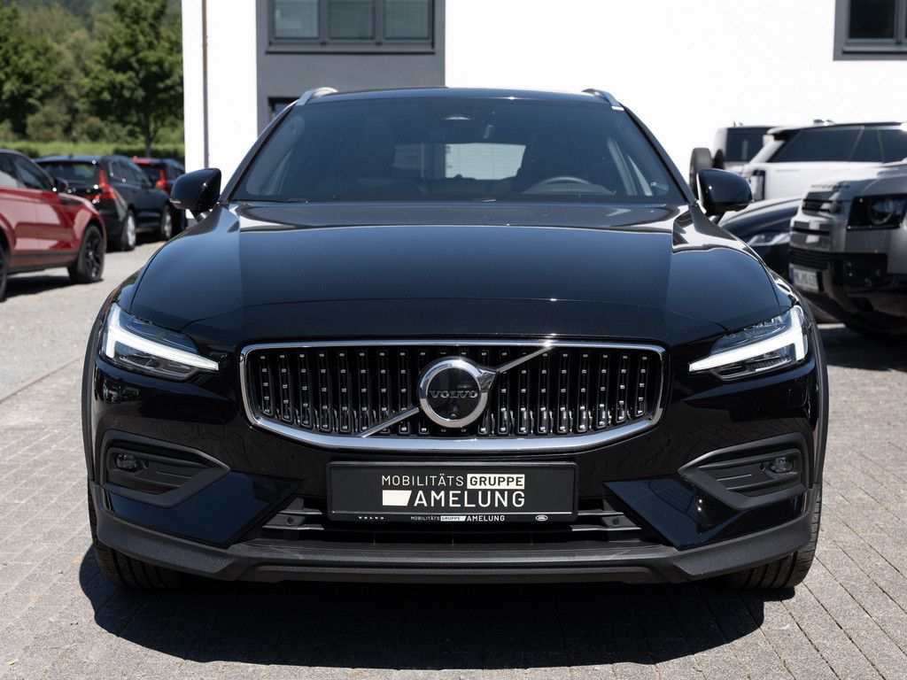 Volvo V60 Cross Country 2023