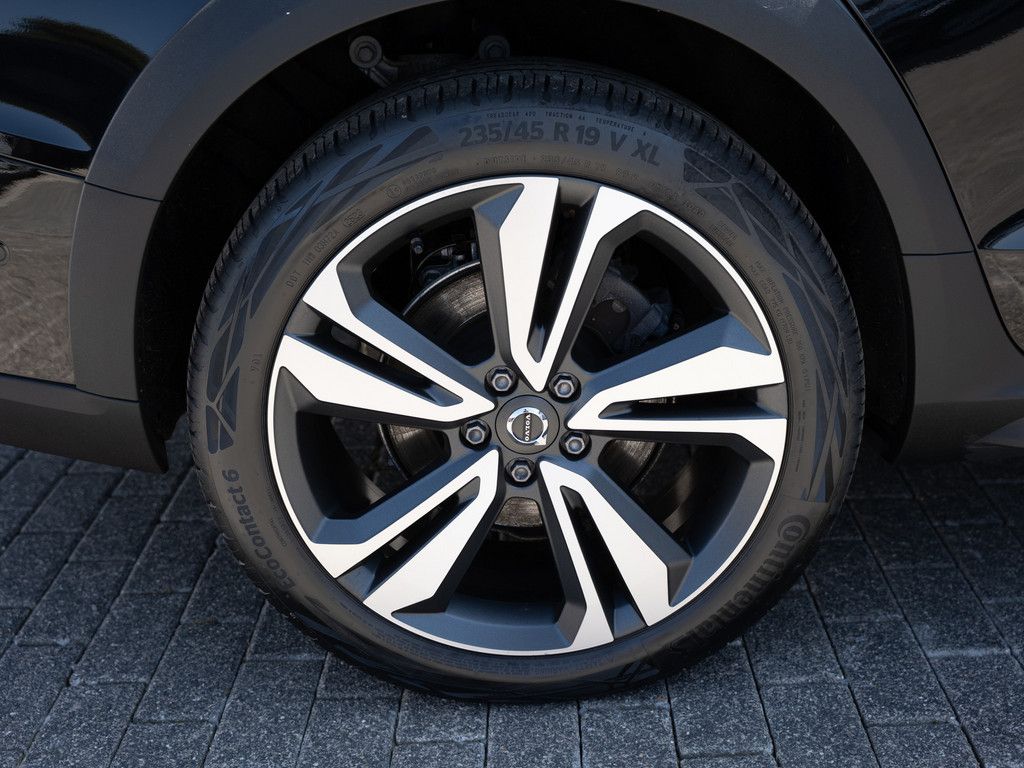 Volvo V60 Cross Country 2023