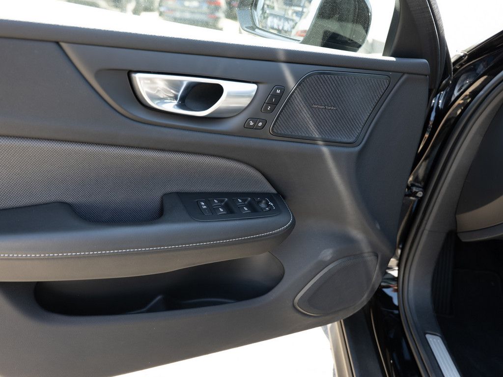 Volvo V60 Cross Country 2023