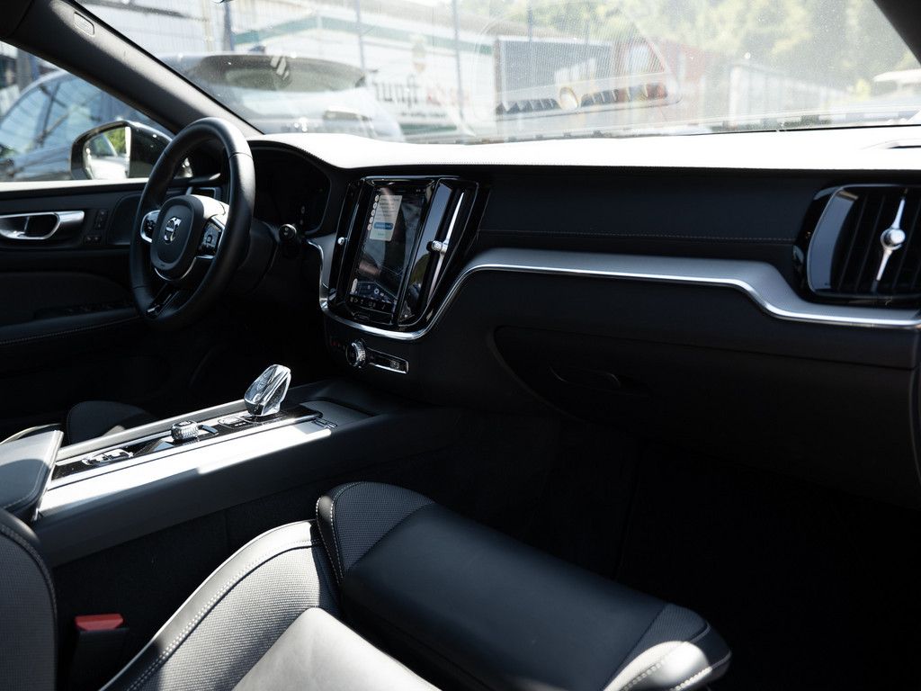 Volvo V60 Cross Country 2023