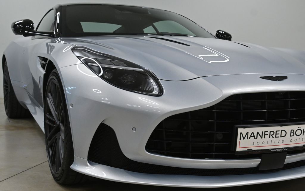 Aston Martin DB12 2025